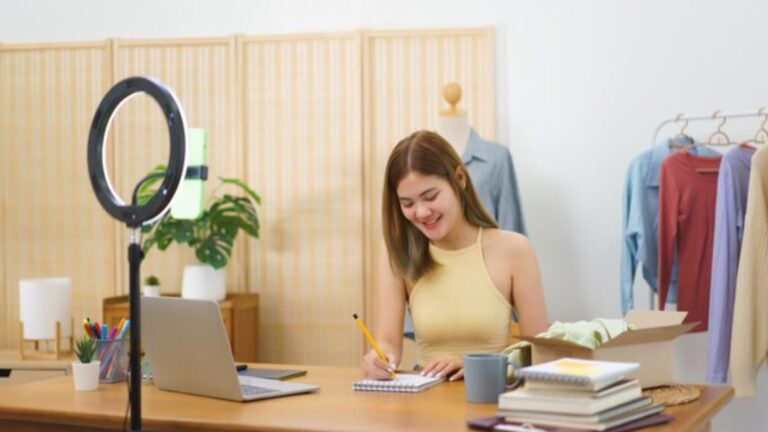 Starting a Freelance Fashion Writing Business with Profitable Steps (265)