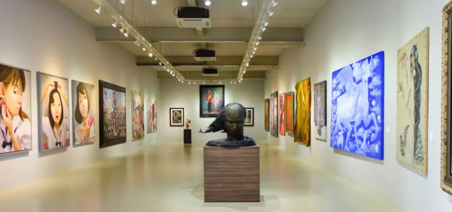 Start a Virtual Art Exhibition Business with a Limited Budget